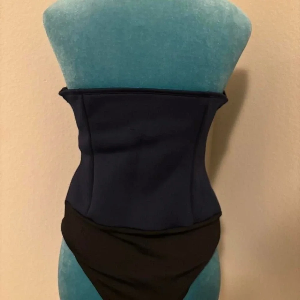 Black strapless tube top with zipper back‎